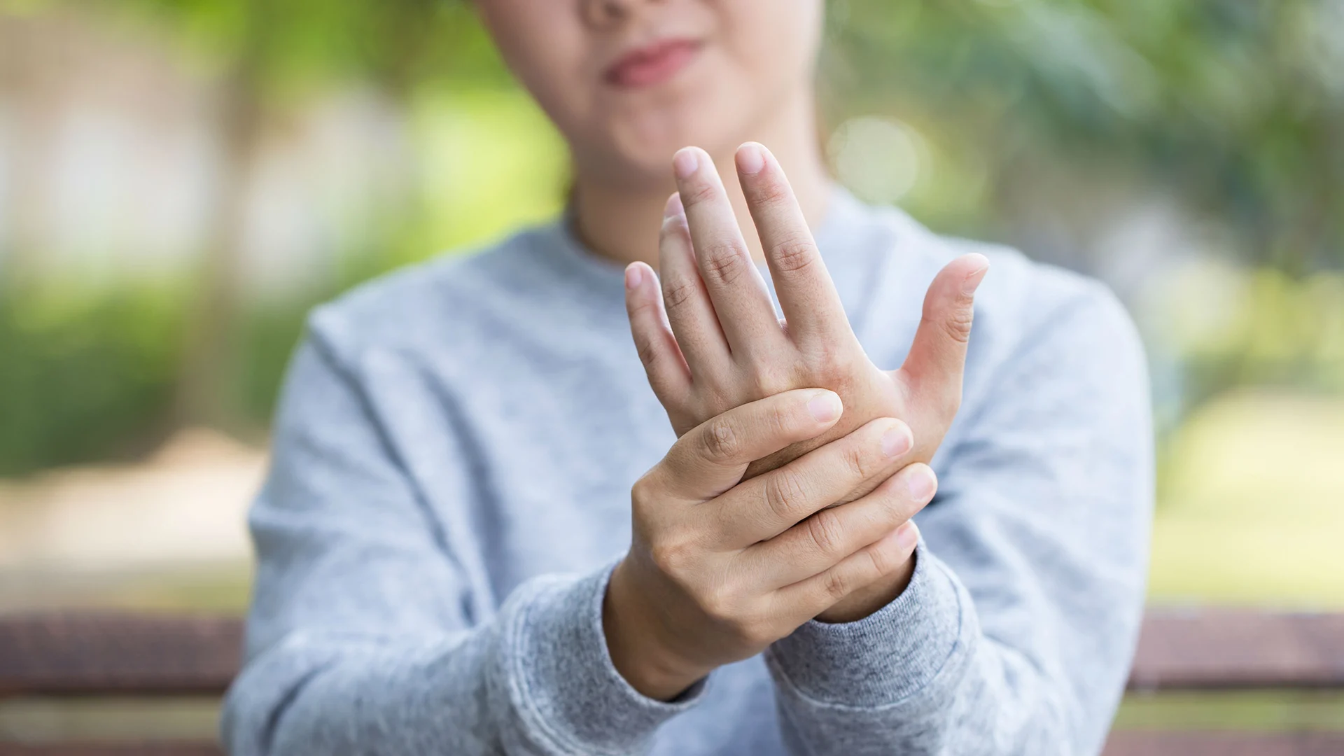 10 Hal yang Harus Dihindari agar Tangan Tetap Sehat dan Kuat